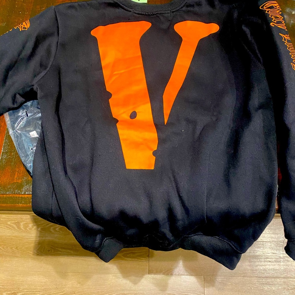 VLone off white sweater